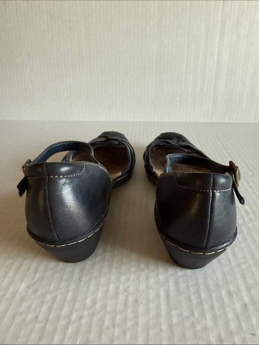Clark’s Bendables Wendy Land Black Leather Closed Toe Sandals - Picture 8 of 11